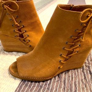 Woman’s Lucky Brand brown leather booties